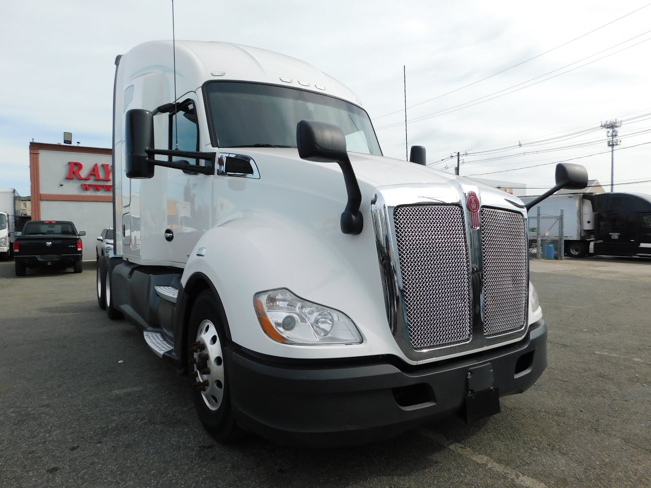 2022 KENWORTH t-680 Tandem Axle Sleeper #1 2022 KENWORTH t-680 Tandem Axle Sleeper #1